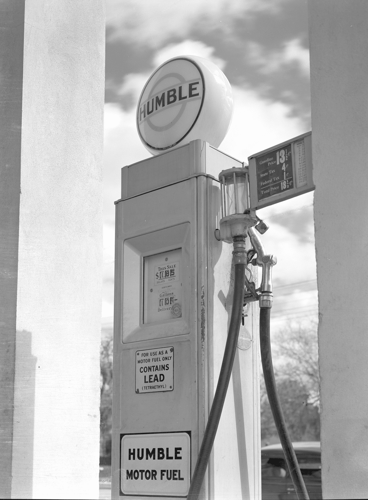 a-HUMBLE-OIL-GAS-PUMP-13-CENTS-GAL