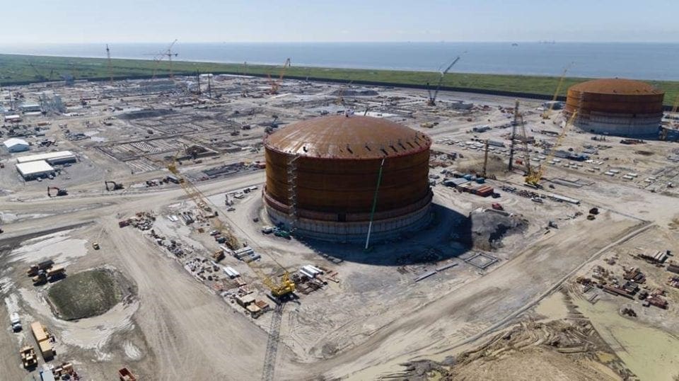 Venture Global Calcasieu Pass Announces Successful Roof Raising for Second LNG Storage Tank