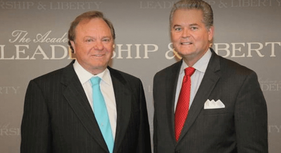 Continental Resources CEO, Harold Hamm (L), and Chair of the Intl. Energy Policy Conference, Mark Stansberry (R). 