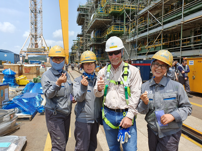 Dave Payne, Chevron’s VP of health, safety and environment (HSE) with female crew members at the DSME shipyard on the FGP project for Tengiz (2019).