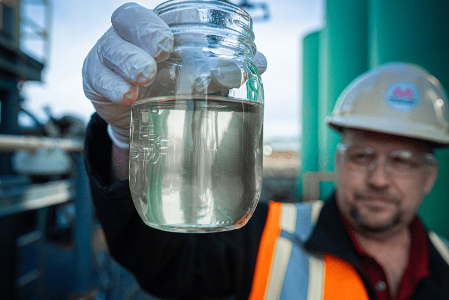 R3’s high-quality recovered drilling fluid (“SecondSource”) can be used as a direct substitute for virgin drilling fluid. Photos courtesy of R3 Environmental Systems.