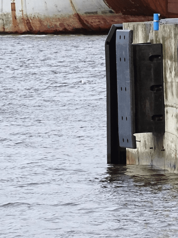 Image 3: BlueHawk monitoring water at seaport.