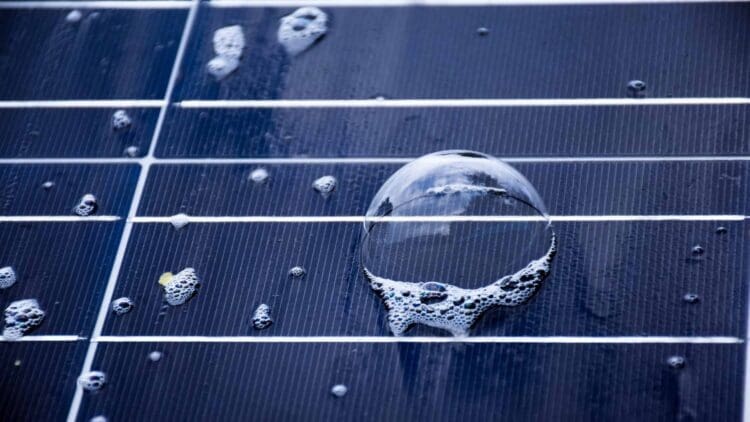 China produces hybrid solar cell