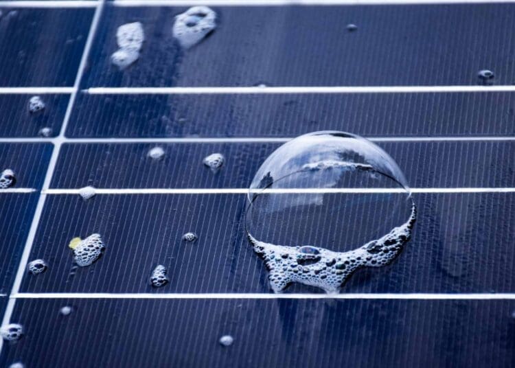 China produces hybrid solar cell