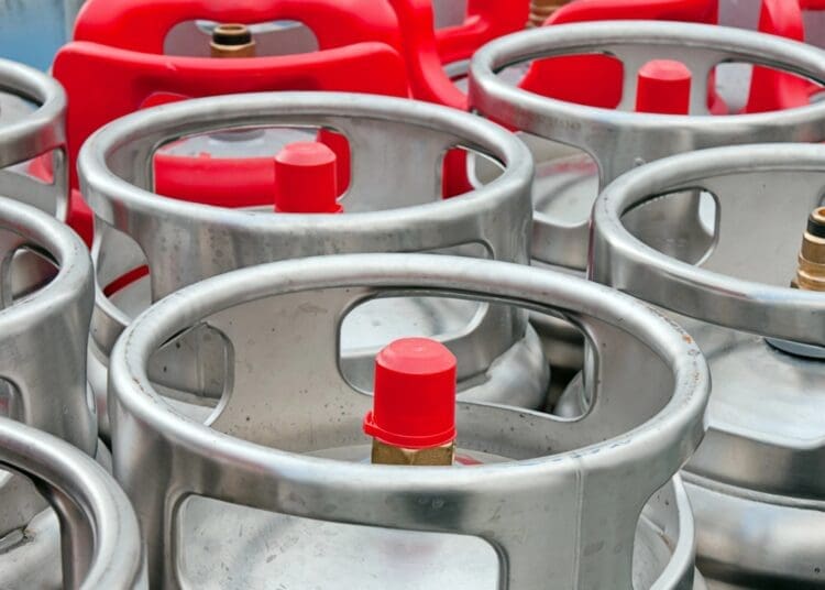 Argentina begins exporting gas to Brazil