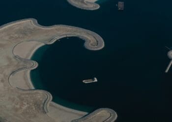 164,000 floating solar panels producing record energy