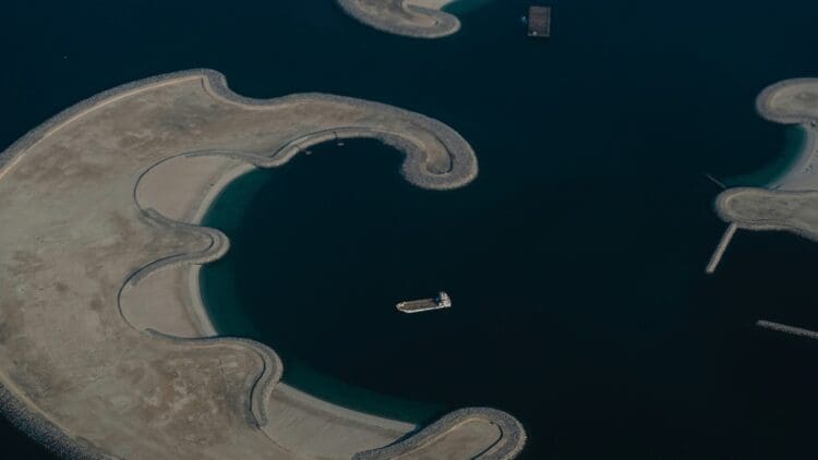 164,000 floating solar panels producing record energy