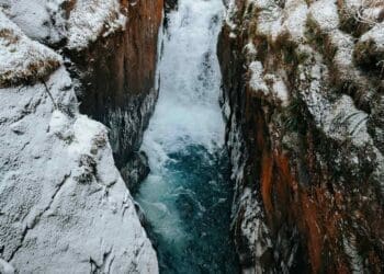 Historic white hydrogen mine under this mountains with 1M tons to power a continent