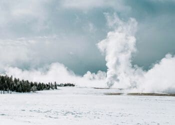 race for hydrogen tapping super-hot white rocks