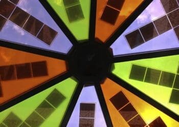 "Rainbow" solar glass turns color into heat
