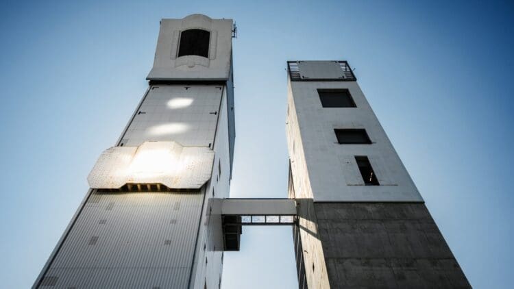 Germany ignores solar panels tower covered mirrors