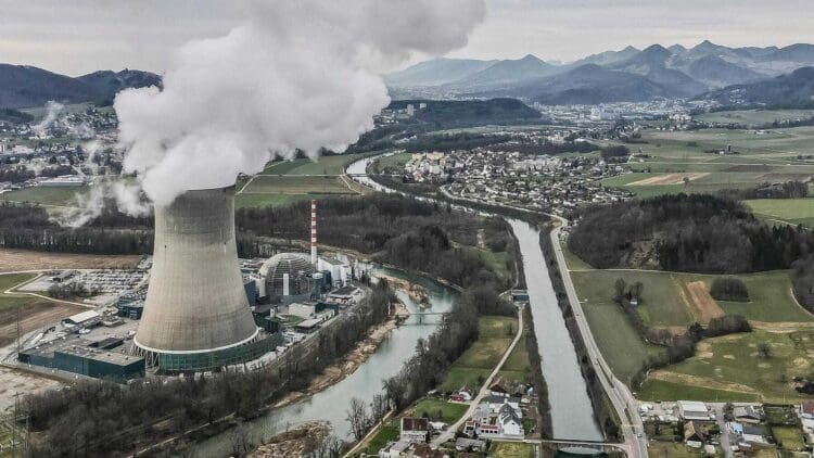 Poland renews engineering contract to push forward construction of its first new nuclear power plant 1 Poland advances latest nuclear reactor facility