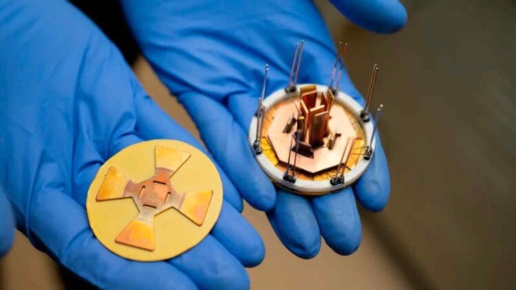 Ultra-Low Inductance Smart (ULIS) solar power module