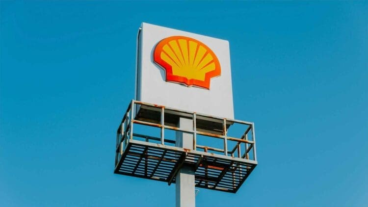 Shell enhances coordination between LNG trading and marketing operations across North America 1 Shell fuel station