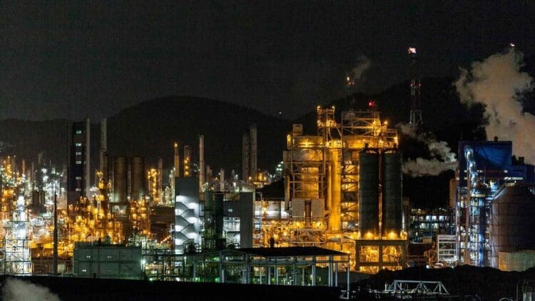 St Paul Park refinery partners school