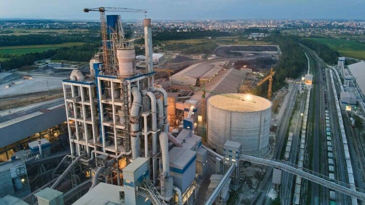 Marathon Petroleum underscores scale and output capacity of its U.S. refining network 1 Marathon Petroleum, refinery