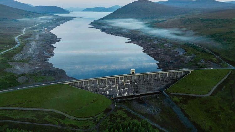 Water, giant hydropower dam