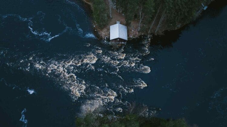 an off-the-grid home overlooking the ocean