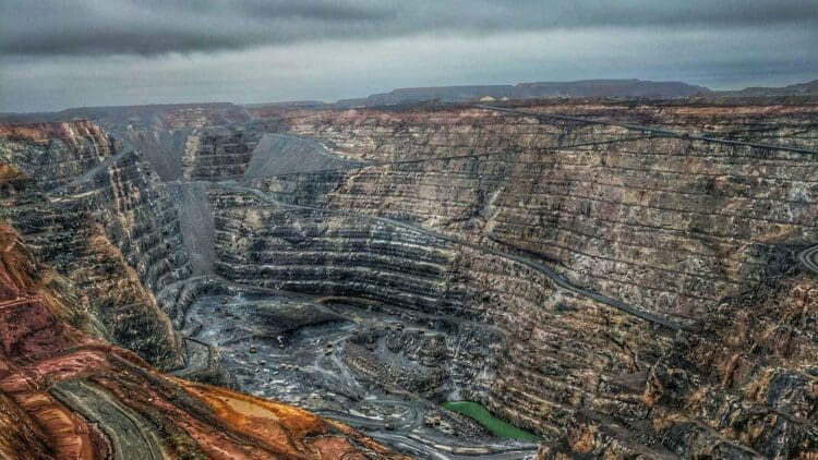 Imperial Oil outlines plans to scale up oil sands development activities in 2026 1 oil sands mine