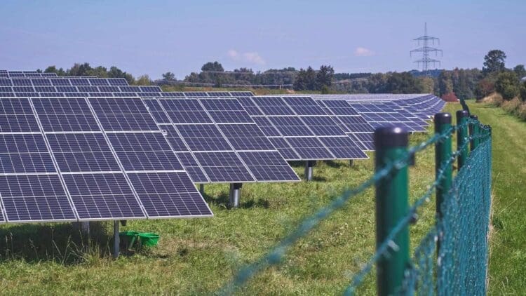 Revolve Renewable Power Moves Bright Meadows Solar Facility Toward Grid Integration in Alberta 1 Revolve Renewable Power Bright Meadows Solar Facility