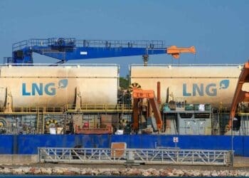 LNG containers port