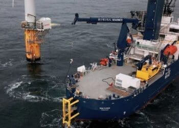 wind-powered plug-and-play charger for electric ships