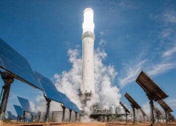 Engineers designed twin solar panels that capture sunlight from above and heat from the ground below, opening a way to produce energy at night in the desert 4 concentrated solar power facility