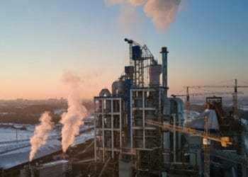 Once a crude oil refinery, this Bakersfield facility is being rebuilt to run entirely on renewable diesel 5 Oil refinery