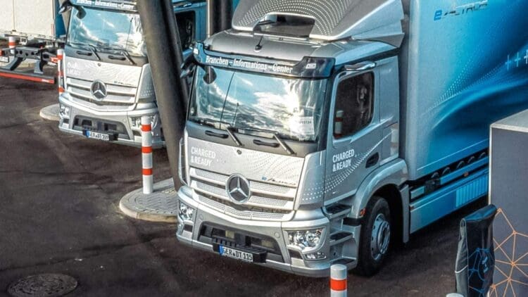 Ballard Power is putting hydrogen fuel cells inside 64-tonne freight trucks for the first real-world heavy haul test on Earth 1 Hydrogen
