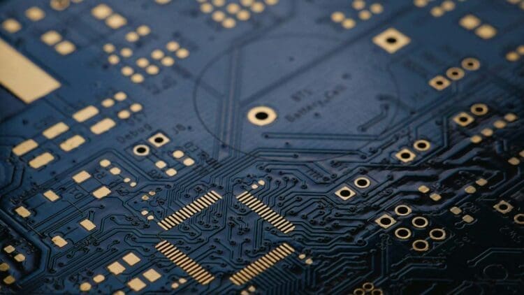 Enphase publishes white paper on a gallium nitride chip that replaces two semiconductor switches with one in its solar microinverters 1 Enphase chip