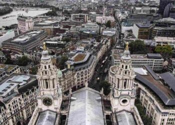 Researchers discovered that painting London’s rooftops one specific color could cool the city more than trees and green roofs combined 5 rooftops in London with one color