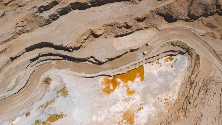 Canada's ancient rock formations may hold enough natural hydrogen to power the world for 170,000 years — at under $1 a kilogram 1 15. INTERNAL Canadas ancient rock formations may hold enough natural hydrogen to power the world for 170000 years — at under dolares 1 a kilogram