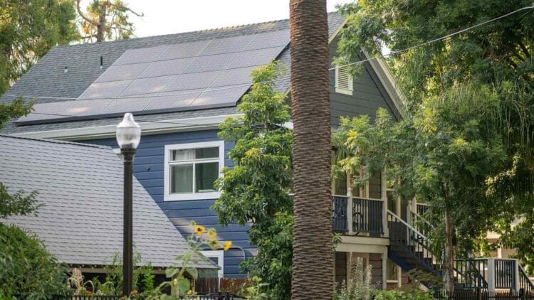 More than 20 states already offer community solar while California still can't make it work 1 home with roof solar installation