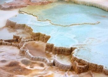 Scientists found clean hydrogen hiding inside Earth's crust and now they know exactly where to look for it 47 hydrogen