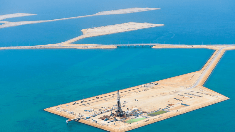 Oilfield Services remote digital technology across Saudi Aramco’s entire drilling fleet, encompassing more than 200 sites, was the largest in Baker Hughes’ history. Photos courtesy of Baker Hughes.