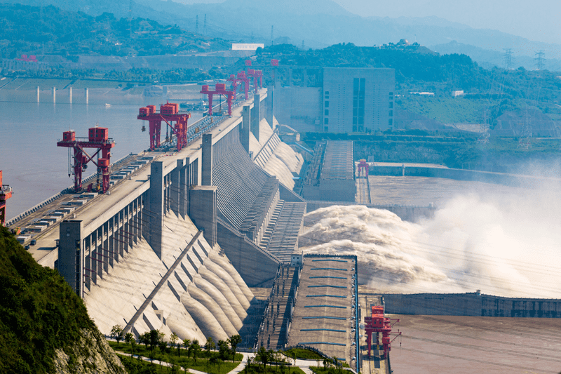 Three Gorges Dam on the Yangtze River in China is the world’s biggest hydroelectric facility in terms of installed capacity. Photo courtesy of zgsxycll – 123rf.com.