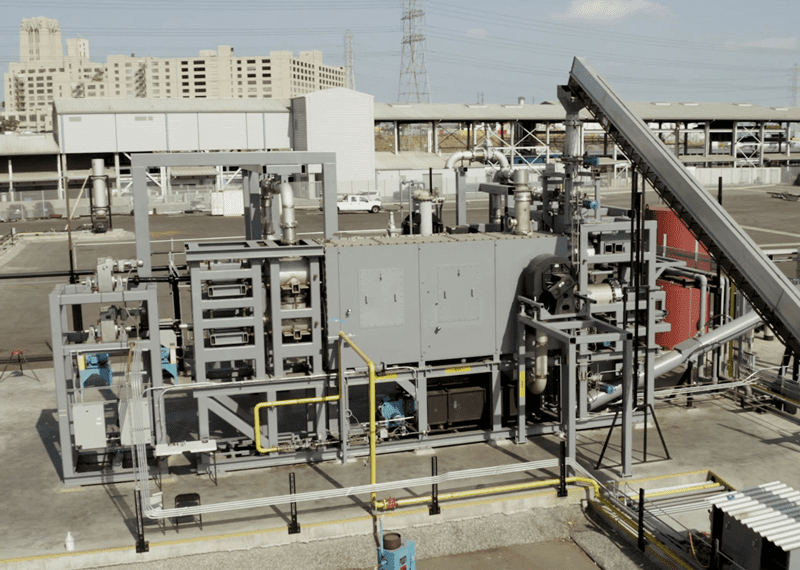 Feedstock is continuously fed into Kore’s pyrolyzer and is indirectly heated to temperatures exceeding 1,000°F. The feedstock is converted into a biogas that can generate heat, power, and/or steam, or it can be upgraded into renewable natural gas or renewable hydrogen. The fixed carbon becomes biocarbon.